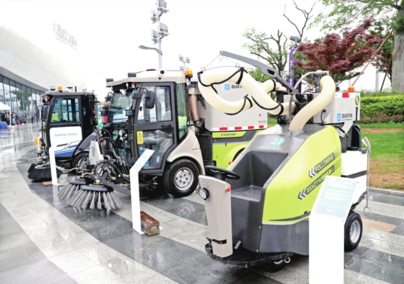 多种无人低速小车在活动上亮相,大多数已在苏州高铁新城实现示范应用场景落地。 □记者 濮建明 摄 多种无人低速小车在活动上亮相,大多数已在苏州高铁新城实现示范应用场景落地。 □记者 濮建明 摄